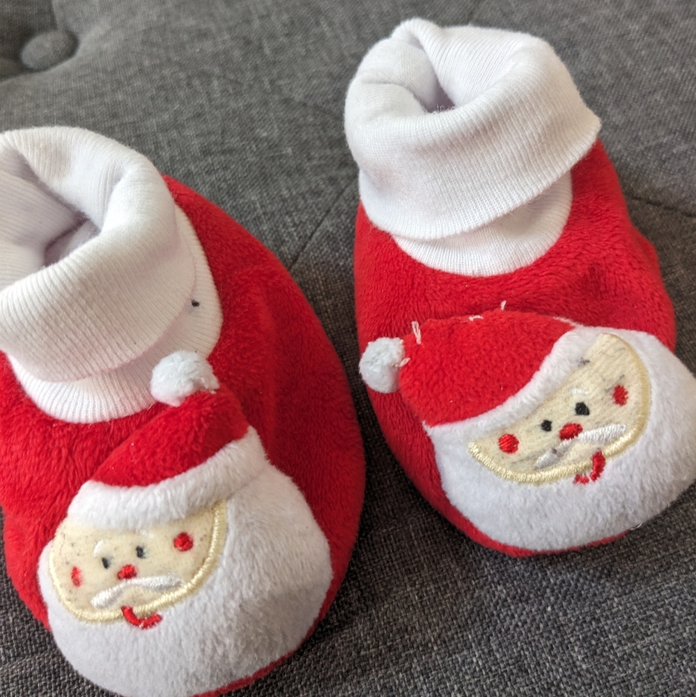 Santa Baby/Toddler Christmas * Holiday Slippers / Socks * New